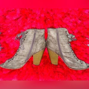 Suede lace up peep toe booties with side zipper. Size 8!